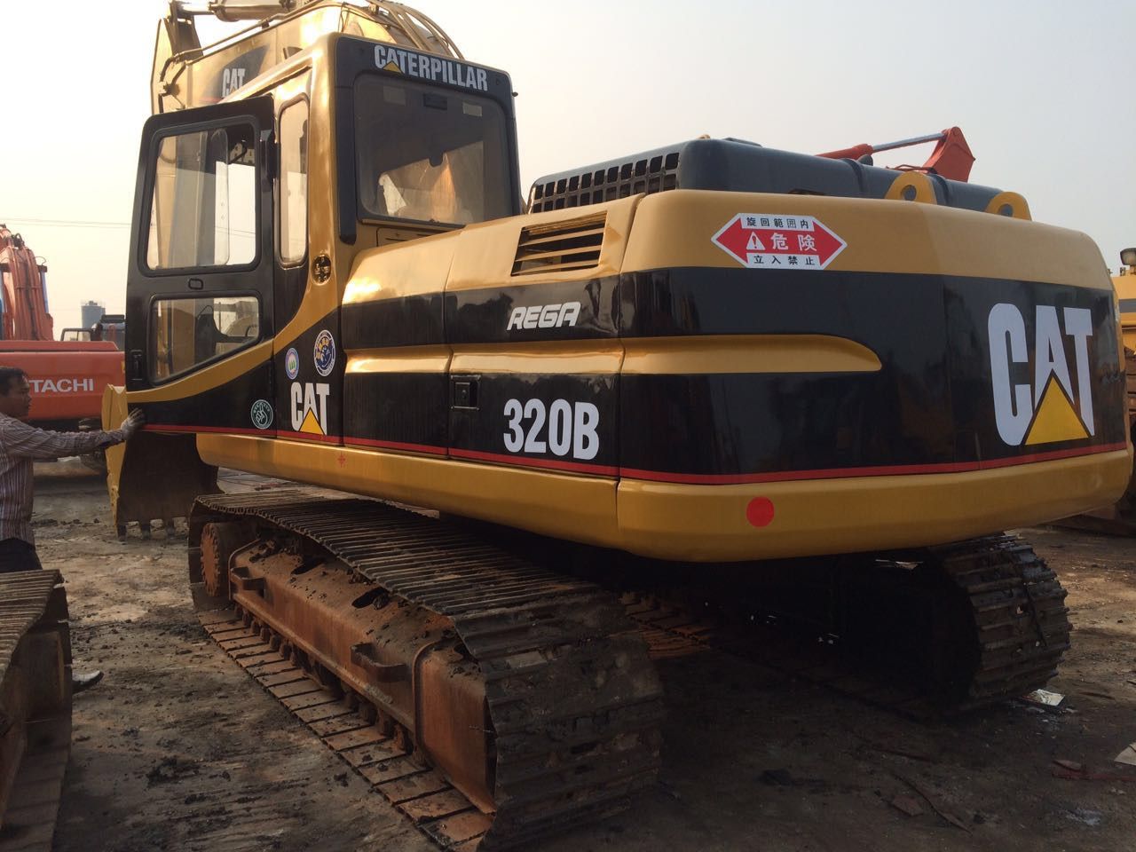 2008 Caterpillar 320B crawler excavator, rear three-quarter view