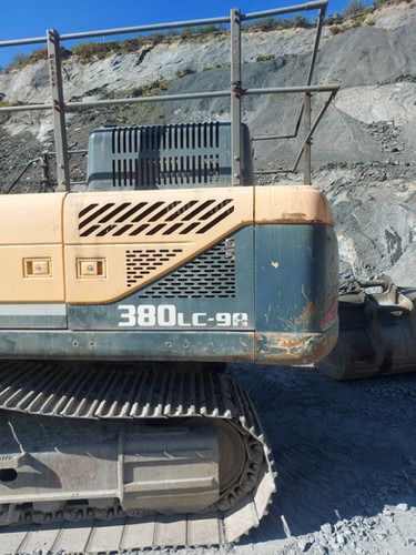 2013 Hyundai 380LC-9A excavator side view
