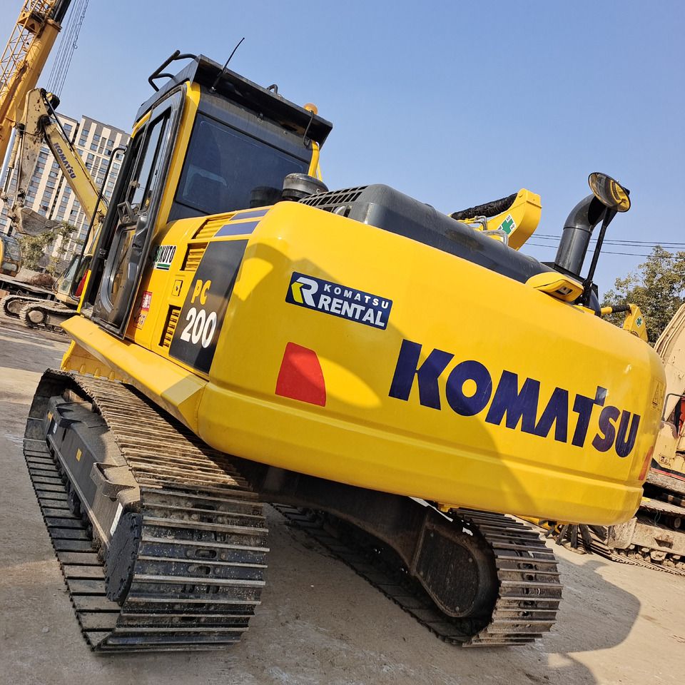 2023 Pelle sur chenilles Komatsu PC200-8, vue arrière trois-quarts