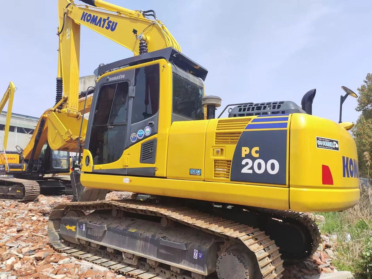 2018 Komatsu PC200-8 rupsgraafmachine, zijaanzicht
