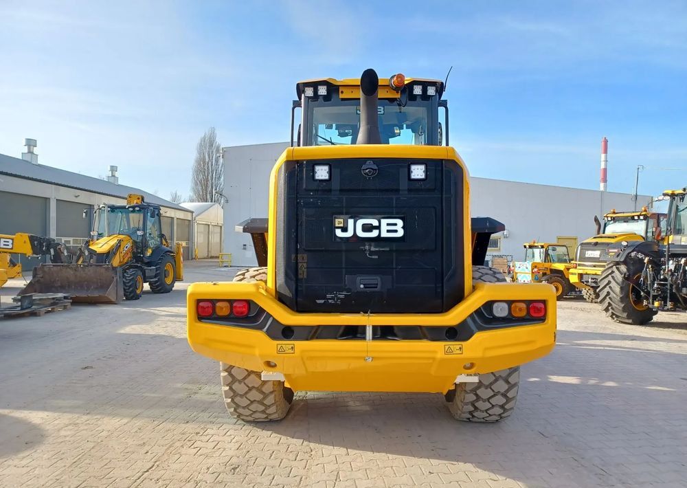 2022 JCB 427HT wheel loader rear view 2022 JCB 427HT wheel loader rear view