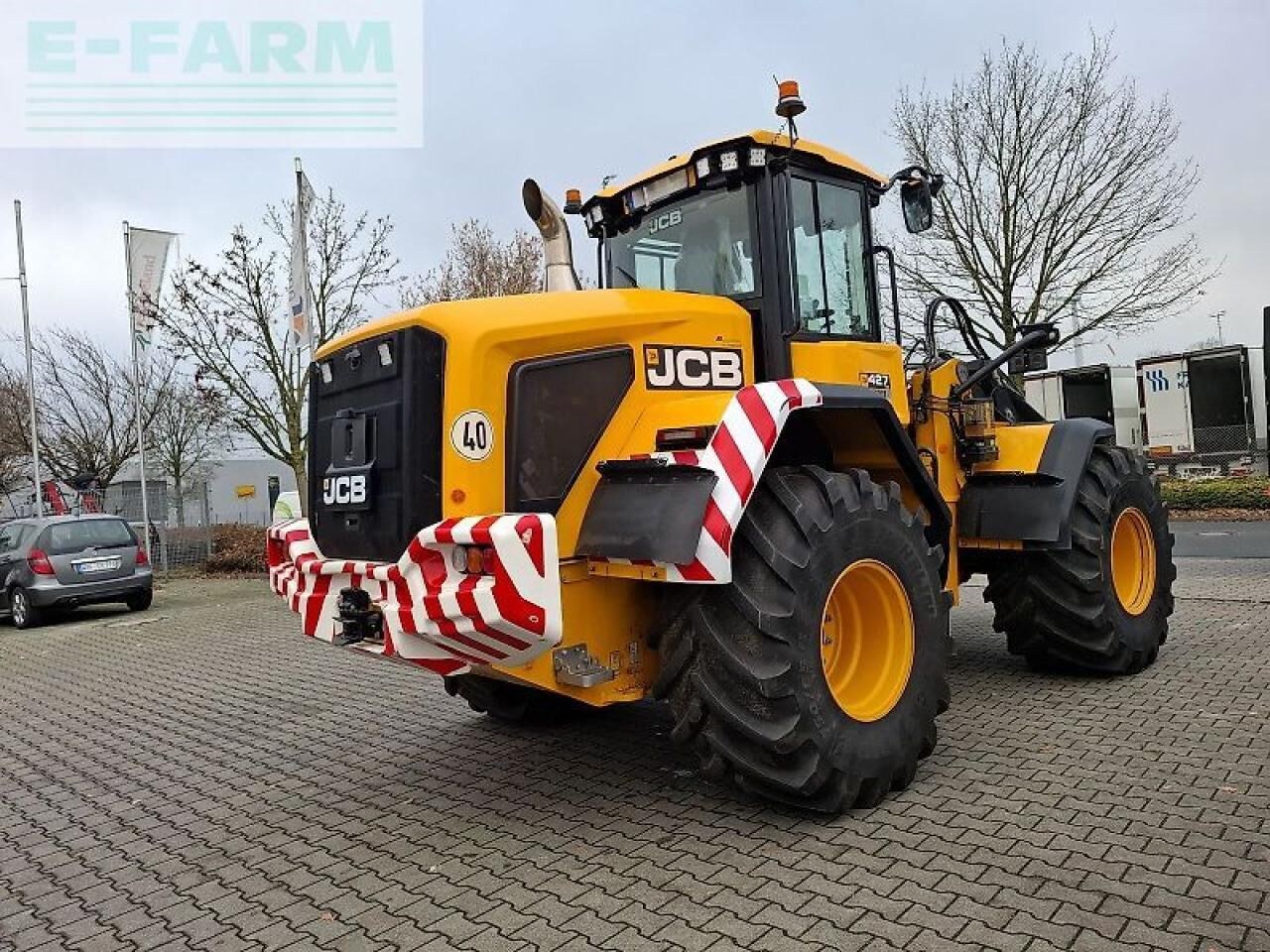 2022 JCB 427 AGRI wheel loader, rear three-quarter view 2022 JCB 427 AGRI wheel loader, rear three-quarter view