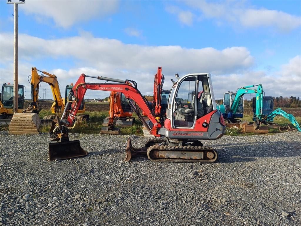 1995 Wacker Neuson 3602RD mini excavator, side view