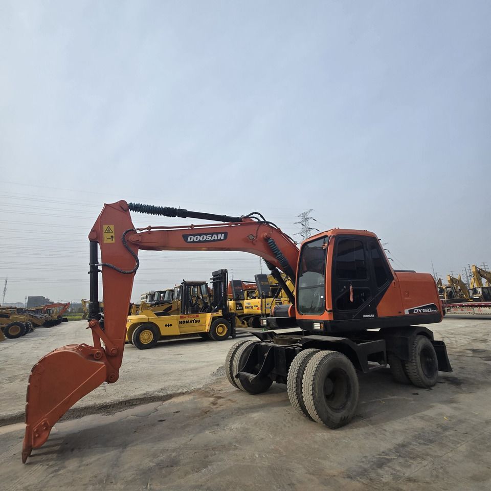 2020 Doosan DX150W wheel excavator, side view
