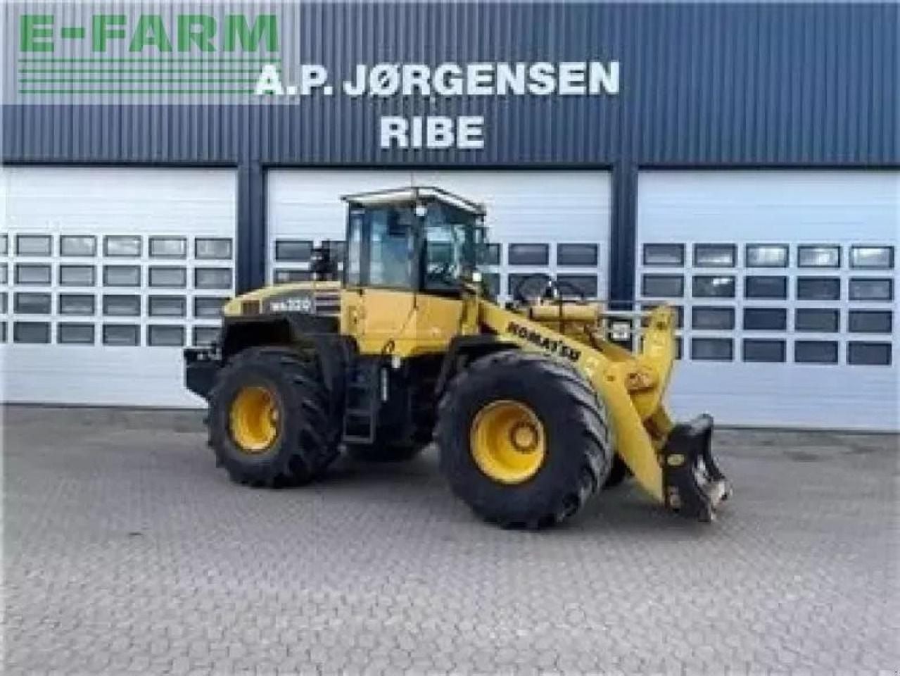 2007 Komatsu WA320-5 wheel loader, front three-quarter view