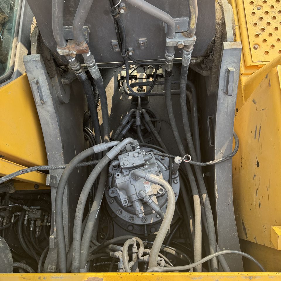 2014 Volvo EC240BLC crawler excavator hydraulic center joint view