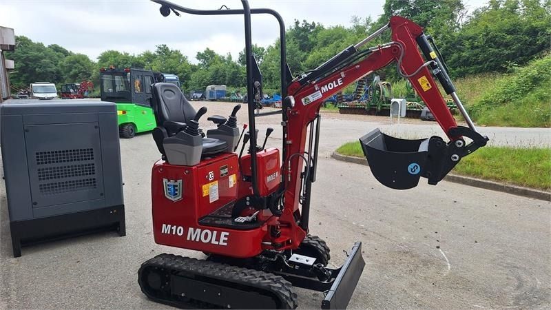 Mole M10 mini excavator, side view