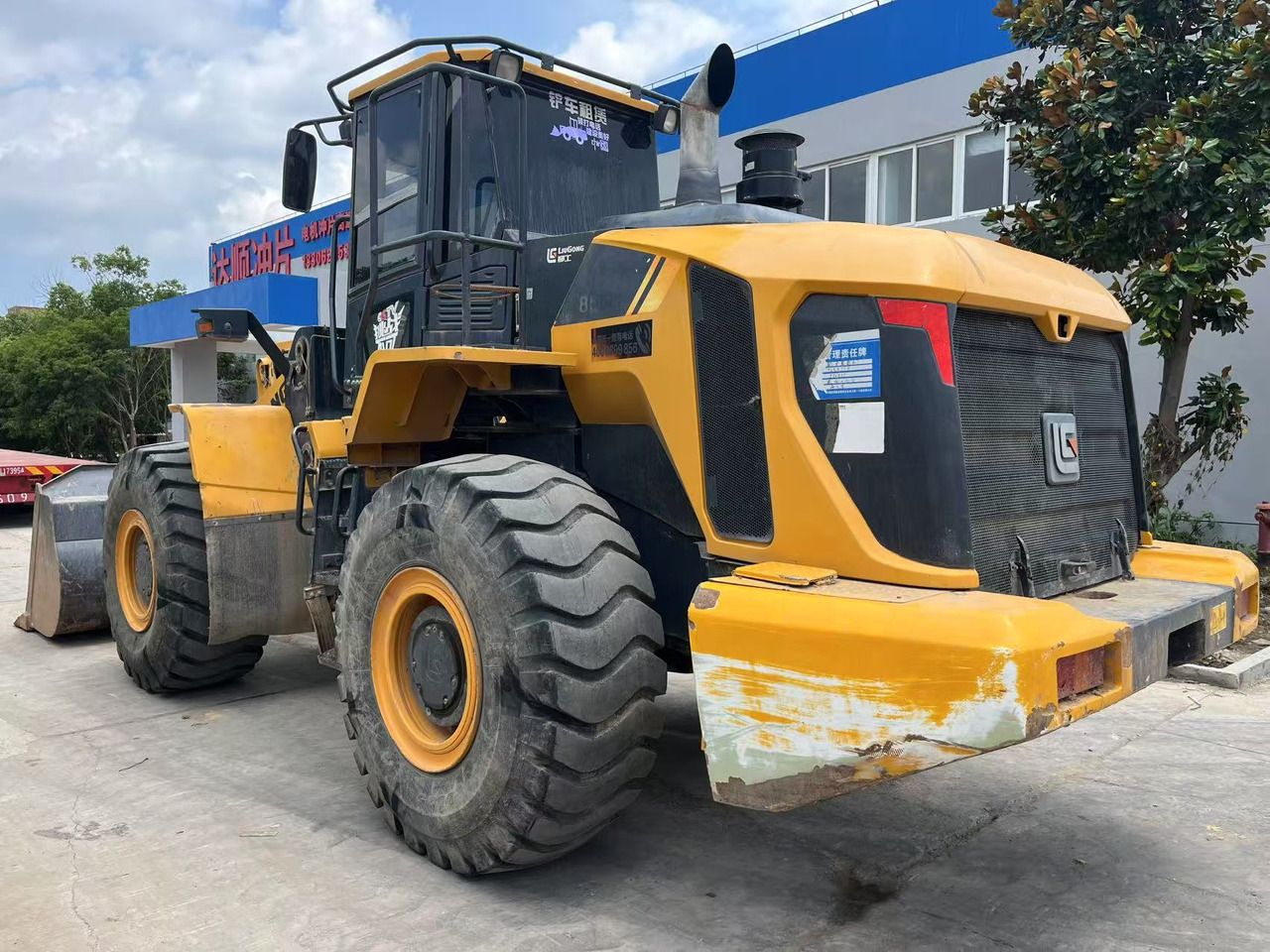 2023 LiuGong 856H wheel loader, rear three-quarter view 2023 LiuGong 856H wheel loader, rear three-quarter view