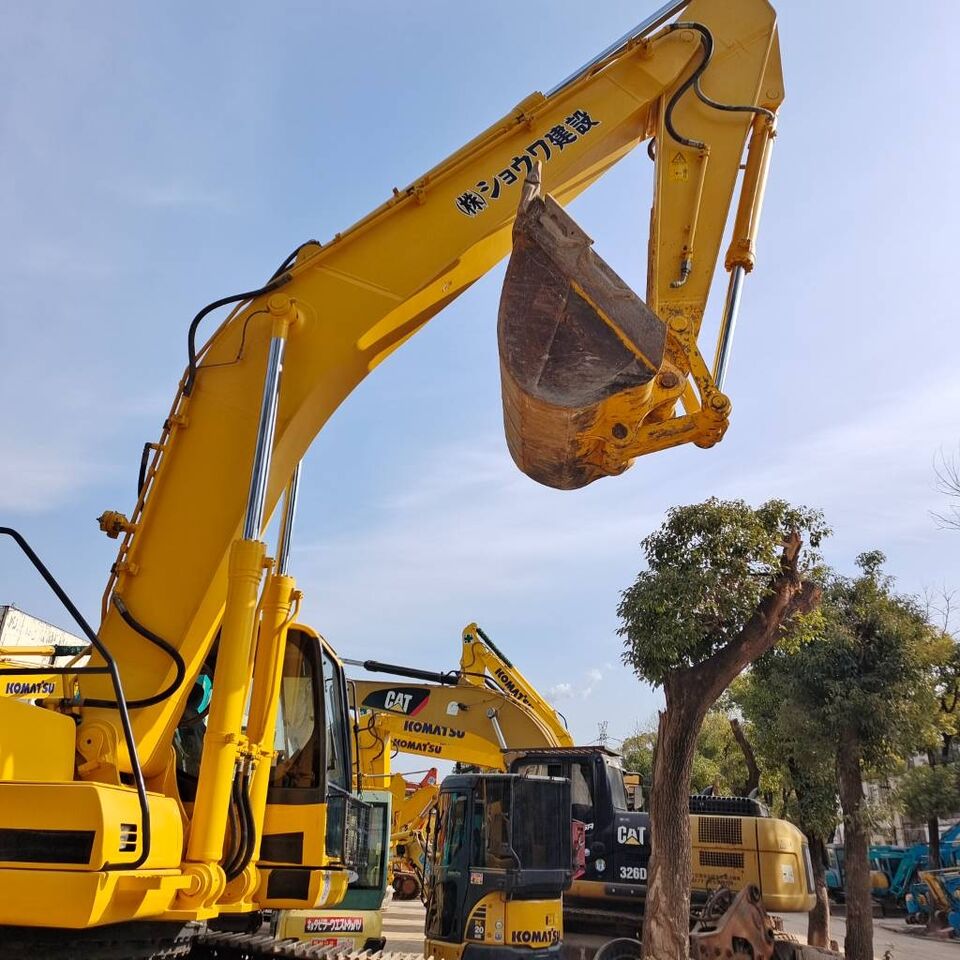 2024 Komatsu PC400 crawler excavator boom and bucket view 2024 Komatsu PC400 crawler excavator boom and bucket view