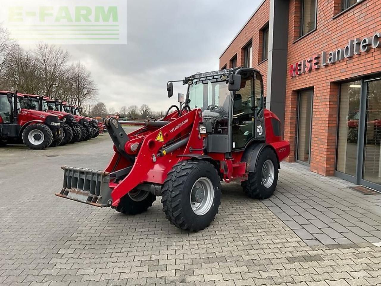 2018 Weidemann 4080 wheel loader, front three-quarter view 2018 Weidemann 4080 wheel loader, front three-quarter view
