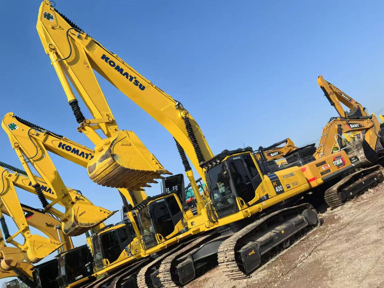 2024 Komatsu PC400-8 crawler excavator, side view 2024 Komatsu PC400-8 crawler excavator, side view