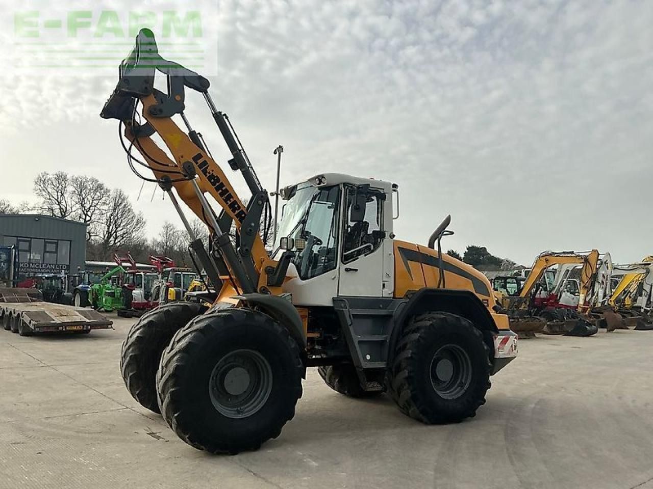 2014 Liebherr L 538 wheel loader, side view 2014 Liebherr L 538 wheel loader, side view