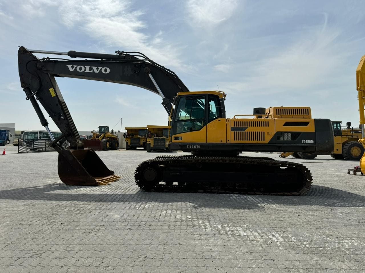 2018 Volvo EC480DL crawler excavator, side profile view