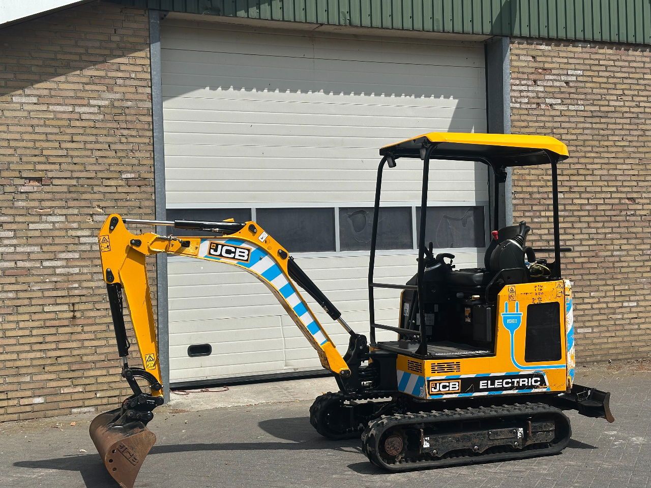 2022 JCB 19C-1 Electric mini excavator, side view
