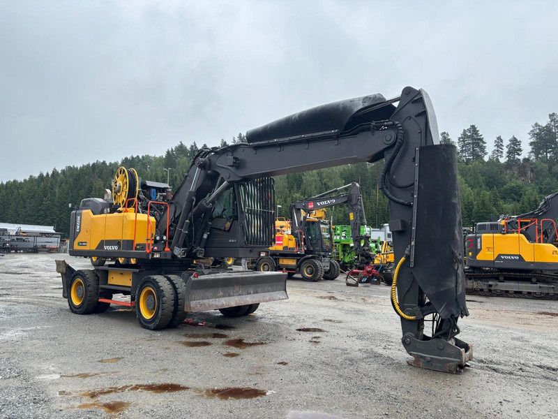 2021 Volvo EW220E TUNNEL wheel excavator, side profile view 2021 Volvo EW220E TUNNEL wheel excavator, side profile view