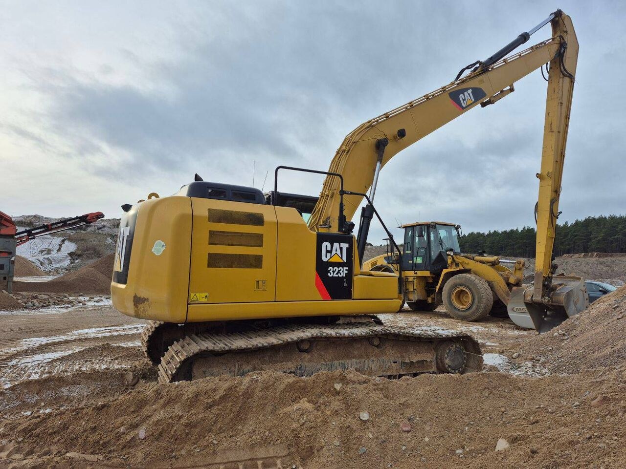 2016 Caterpillar 323FL crawler excavator, side view