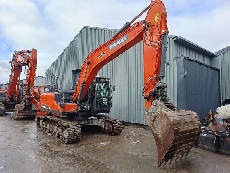 2018 Doosan DX225LC-5 crawler excavator, side view 2018 Doosan DX225LC-5 crawler excavator, side view