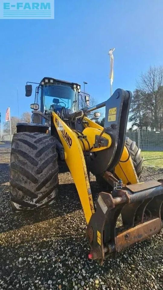 2020 New Holland W170D LONG REACH wheel loader, front view 2020 New Holland W170D LONG REACH wheel loader, front view