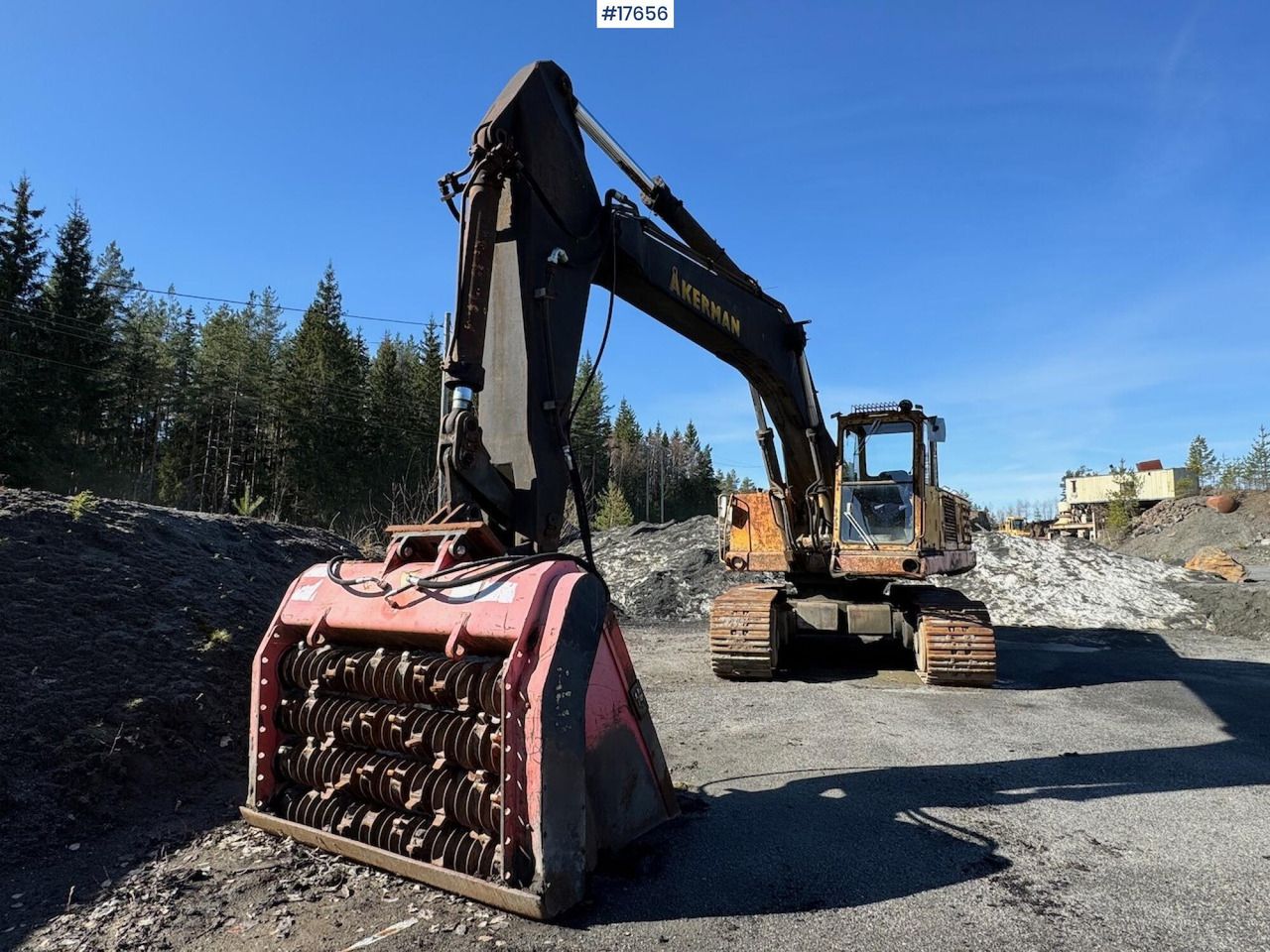 1978 Åkerman H16C crawler excavator with screening bucket, front view
