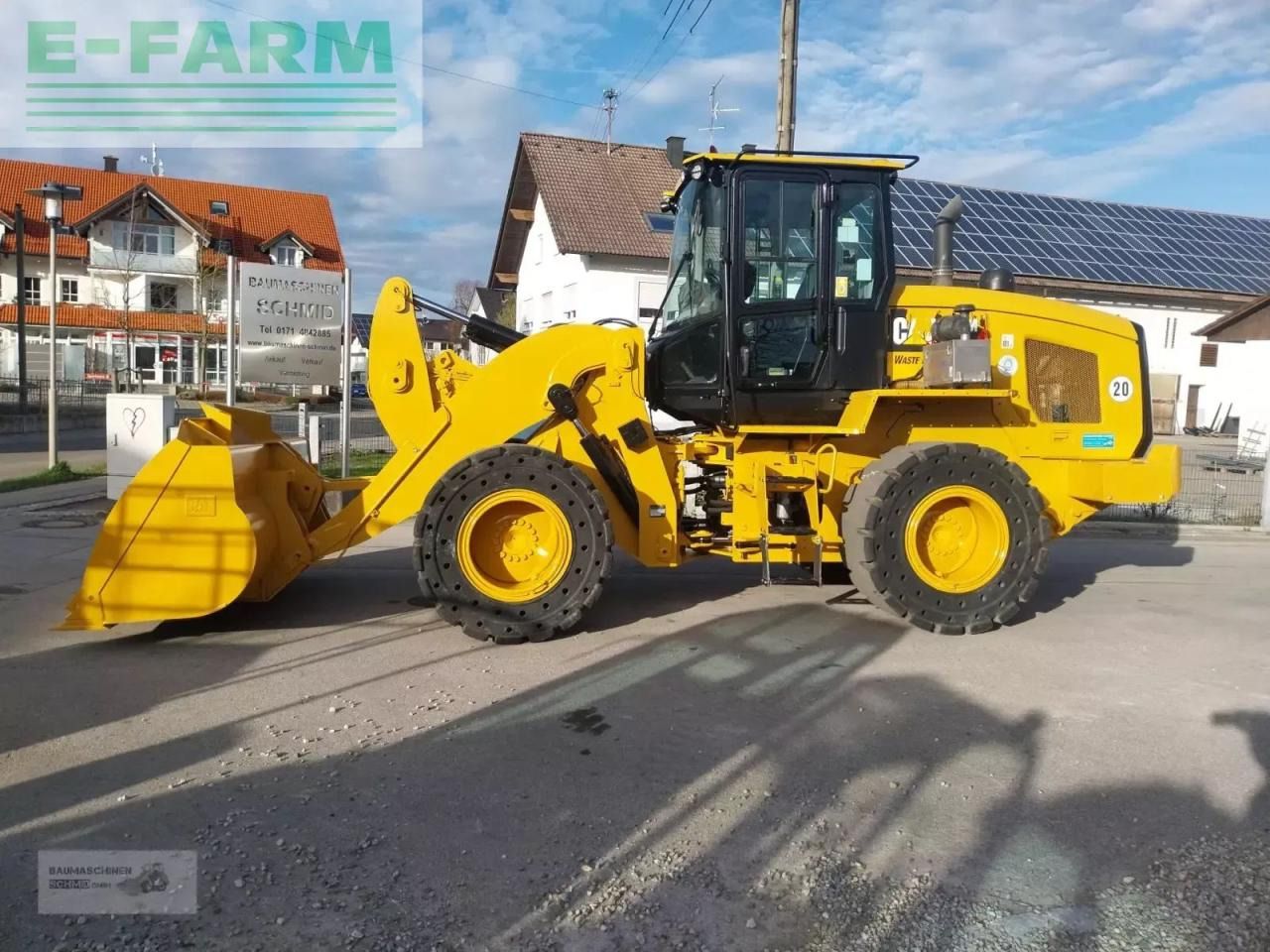2016 Caterpillar 926M wheel loader, side view