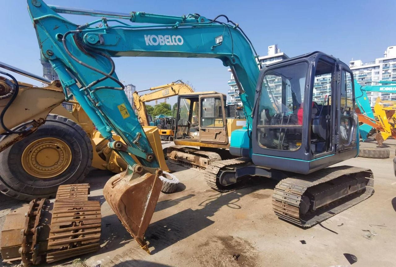 Kobelco SK75 Mini Excavator side view Kobelco SK75 Mini Excavator side view