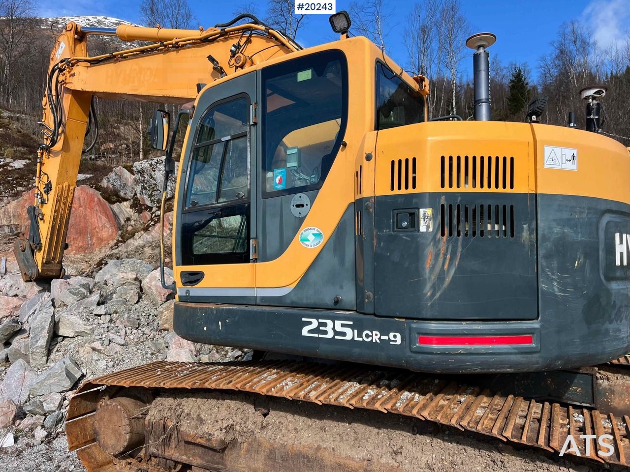 2012 Hyundai R235LCR-9 excavator side view 2012 Hyundai R235LCR-9 excavator side view