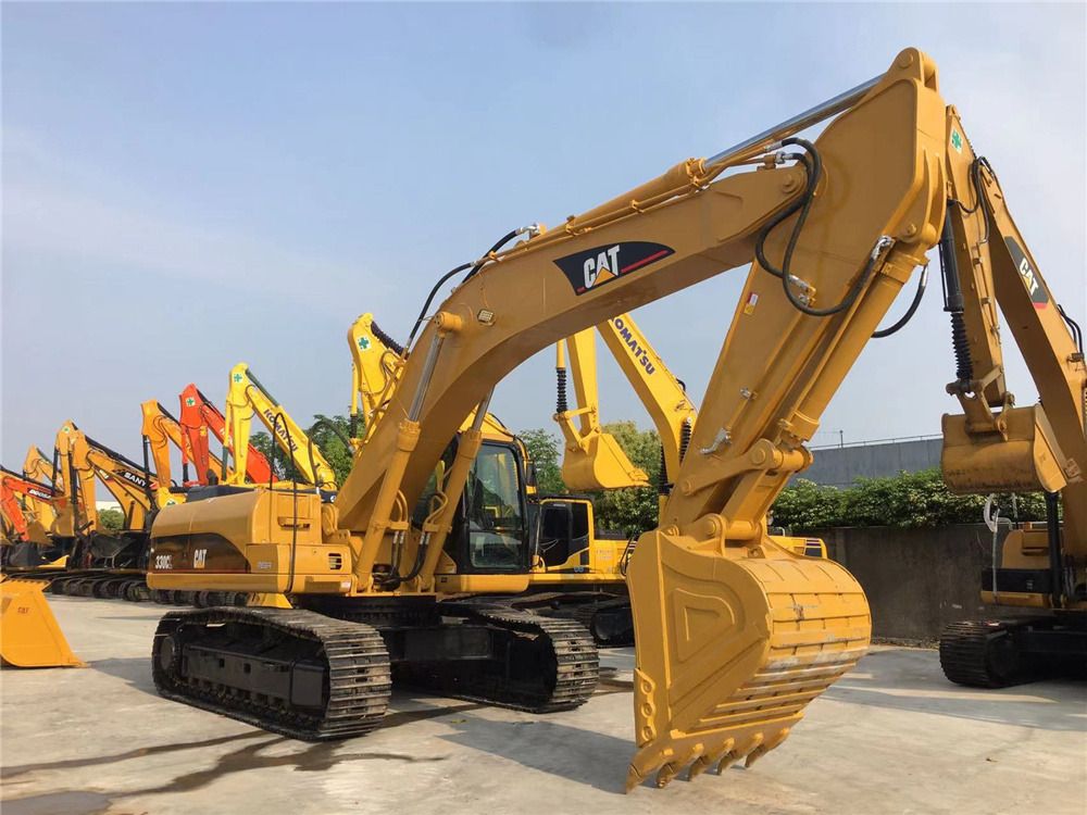 2019 Caterpillar 330CL crawler excavator, side view