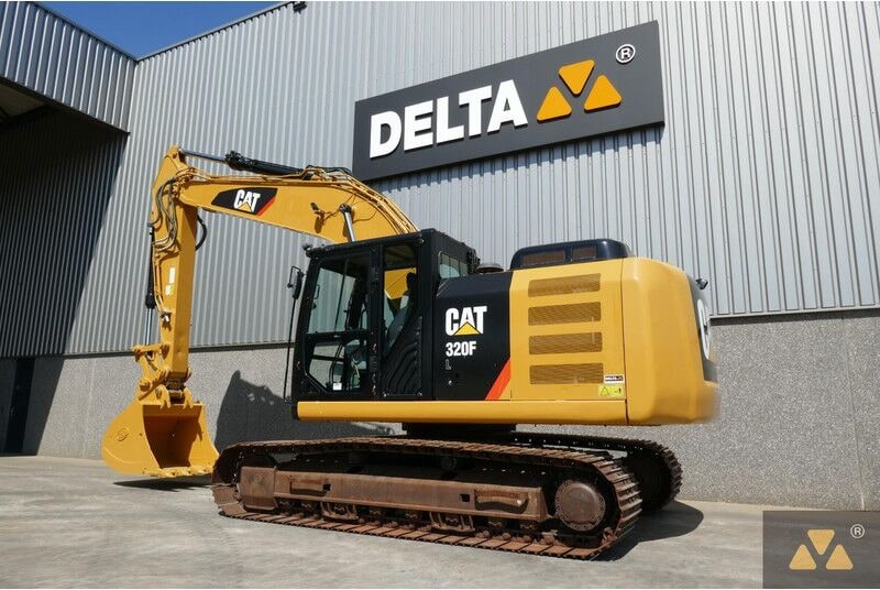 2017 Caterpillar 320FL crawler excavator side view