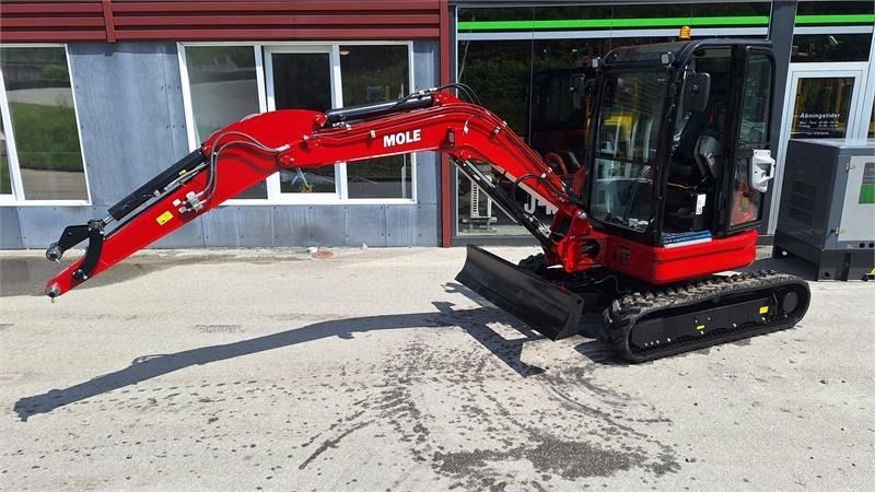 Mole M35ZT mini excavator, side view