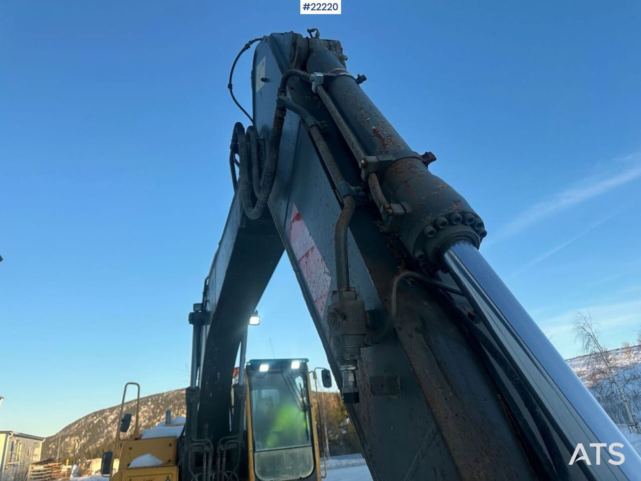 2006 Volvo EC210BLC crawler excavator boom and hydraulic cylinder view