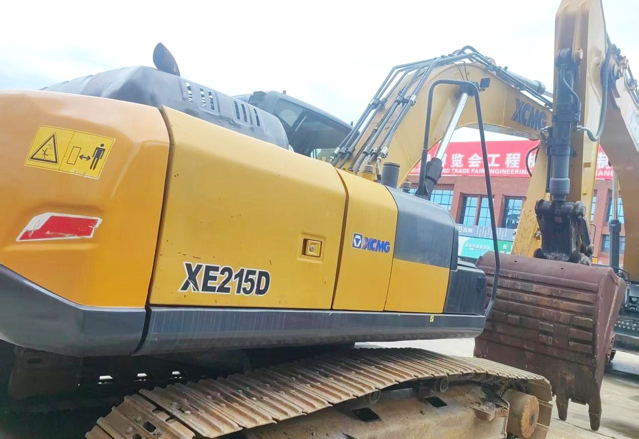 2018 XCMG XE215D crawler excavator side view