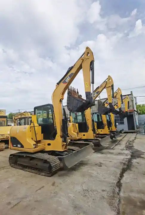 2016 Caterpillar 306D crawler excavator, side view