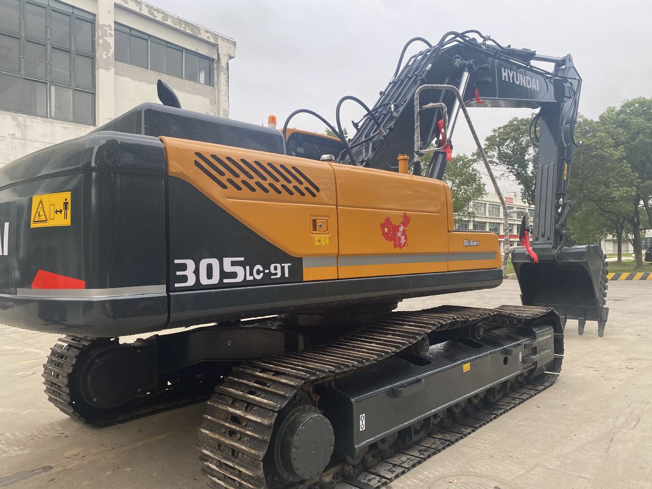 2020 Hyundai R305LC-9T crawler excavator, rear three-quarter view