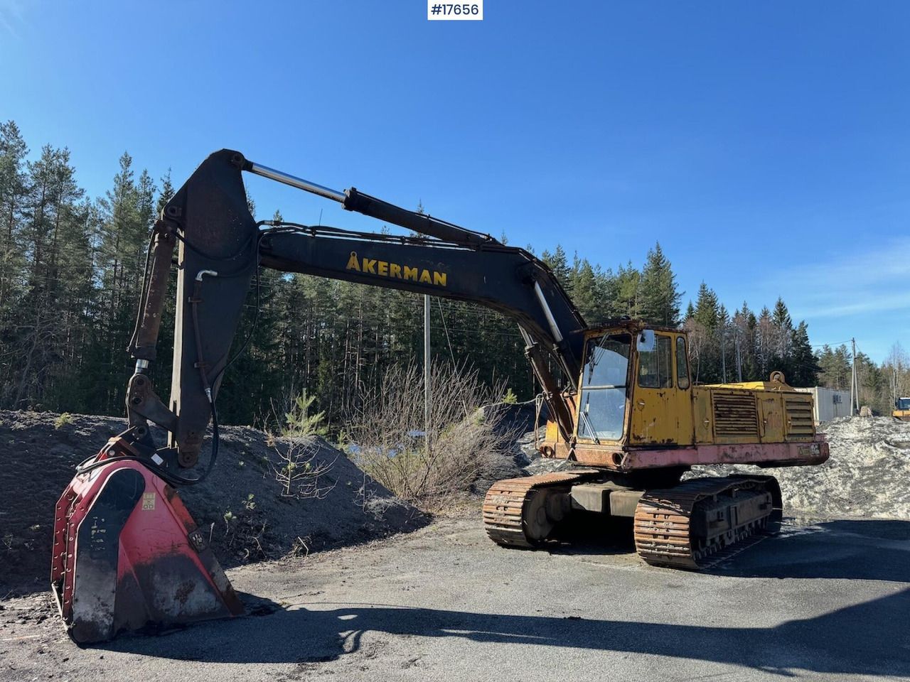 1978 Åkerman H16C crawler excavator, side view