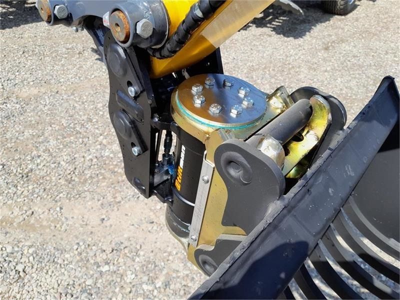 XCMG XE20E mini excavator tiltrotator attachment close-up