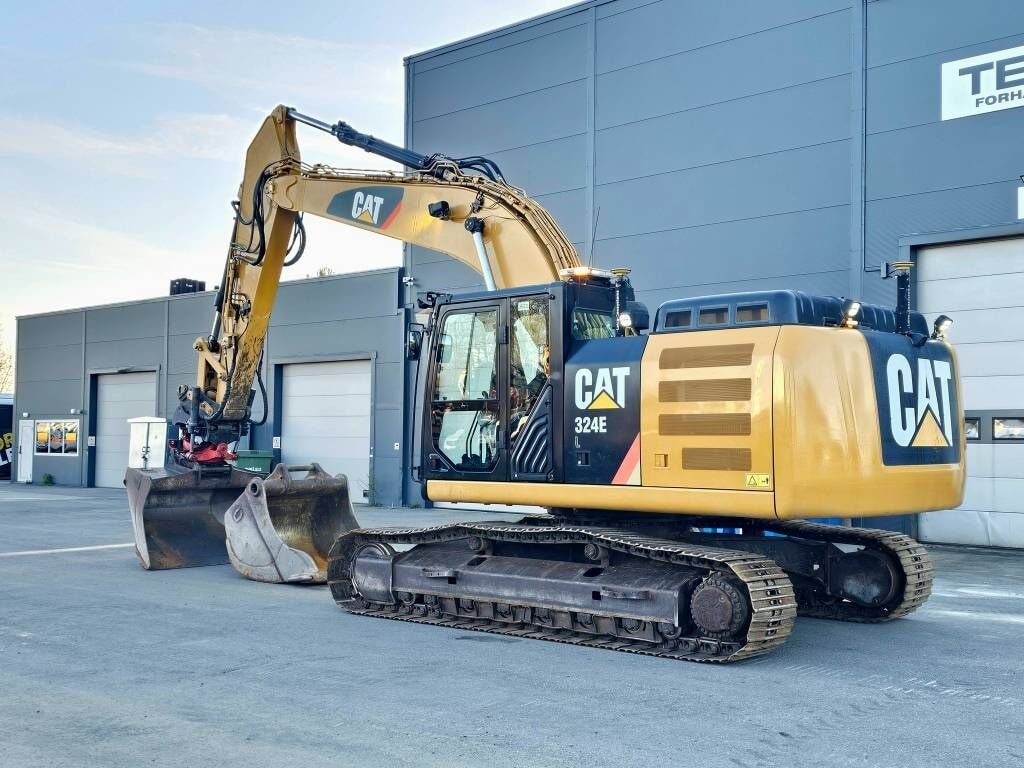 2014 Caterpillar 324EL crawler excavator, side view