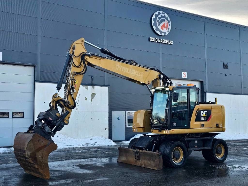 2018 Caterpillar M318F wheel excavator, side view