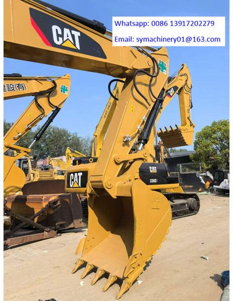 Escavadora de rastos Caterpillar 320D2 de 2023, vista dianteira a três quartos