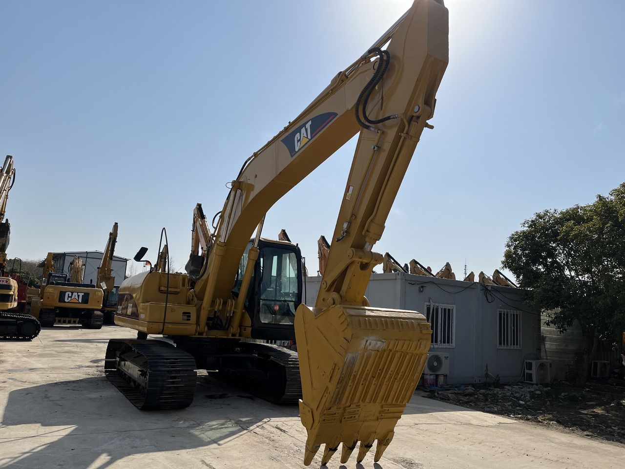 2011 Caterpillar 320CL crawler excavator, front-side view