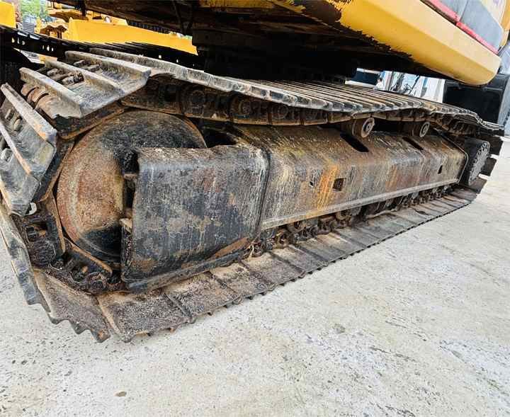2018 Caterpillar 320BL crawler excavator track assembly view
