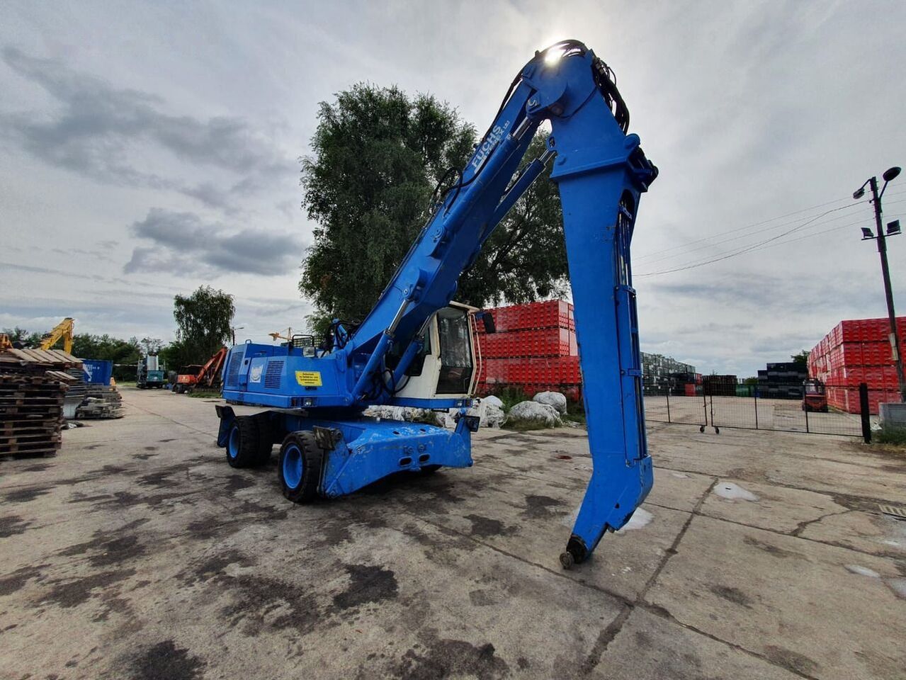 2003 Fuchs MHL340C FQC material handler, side view