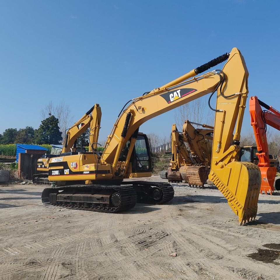 2018 Caterpillar 320BL crawler excavator side view