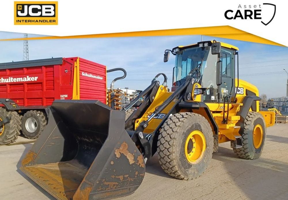 2022 JCB 427HT wheel loader, front three-quarter view 2022 JCB 427HT wheel loader, front three-quarter view