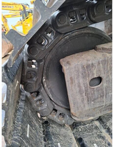 2017 Komatsu PC240LC-10 crawler excavator track detail