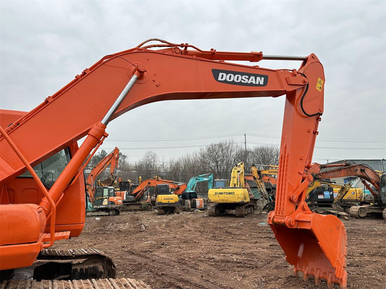 2017 Doosan DH220 crawler excavator boom and arm detail