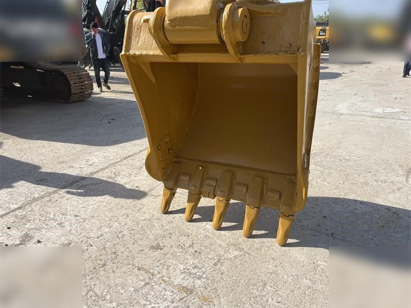2012 Caterpillar 320BL crawler excavator bucket detail