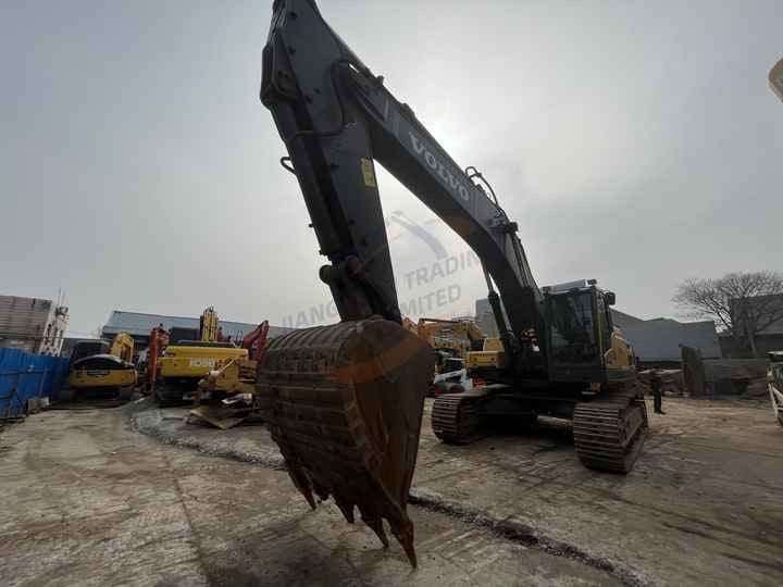 2012 Volvo EC480DL crawler excavator, front-quarter view