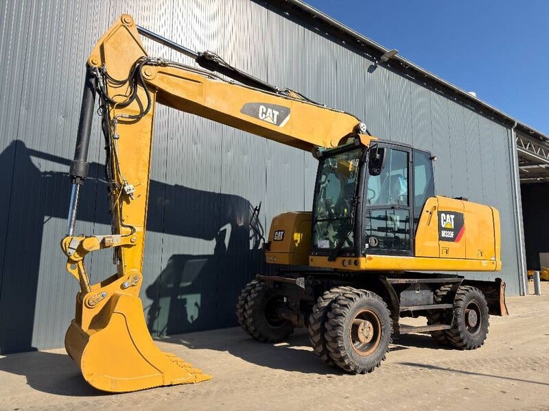 2014 Caterpillar M320F wheel excavator, side profile view
