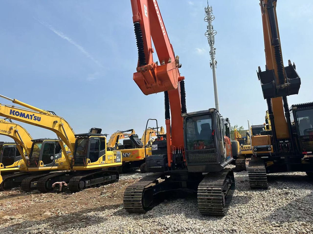 2022 Hitachi ZX200 crawler excavator, front view 2022 Hitachi ZX200 crawler excavator, front view