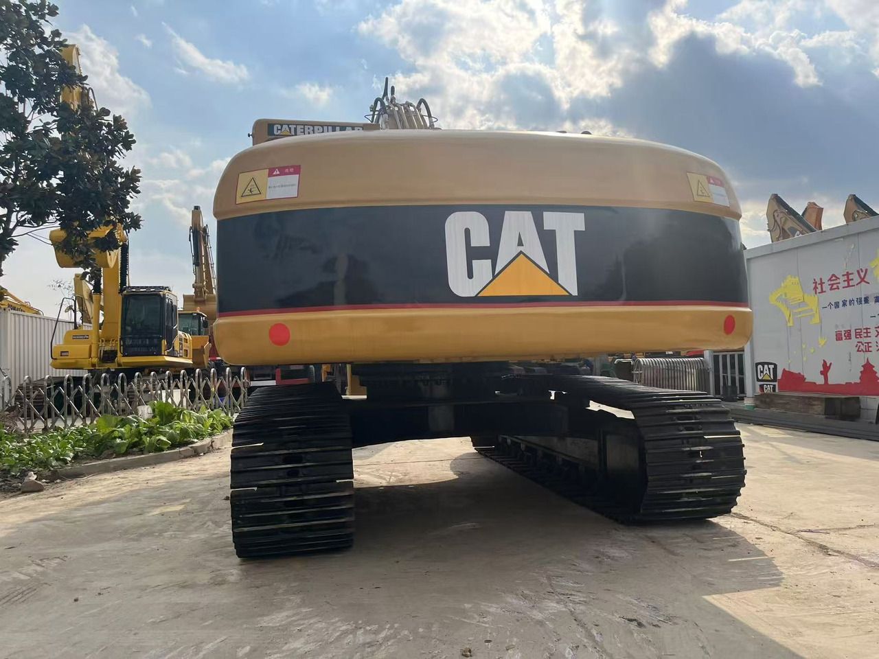 Pelle sur chenilles Caterpillar 320CL 2011 vue arrière